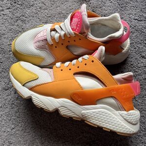 Nike Huarache DX2674100 Summit White Hyper Pink Womens Size 8